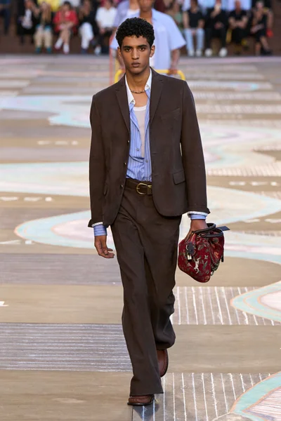 Look 13